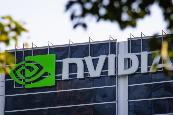 2024年11月30日：英偉達（Nvidia）的標誌出現在中國廣東省深圳市的一棟辦公樓外牆上。