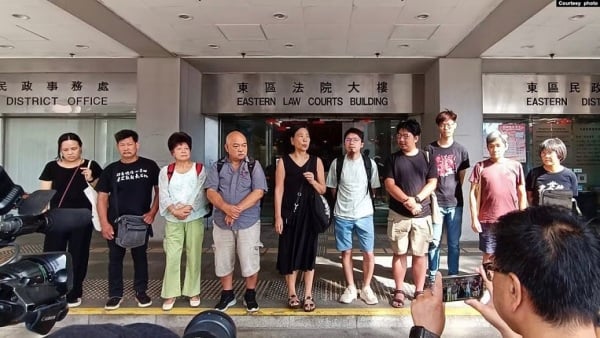 香港民主派政黨社民連在23條立法後，仍在法院外舉行聲援被告的運動，惟每次活動均須承受被捕風險。