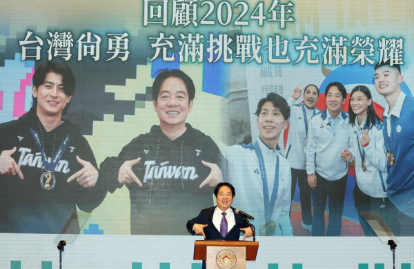 總統賴清德1日發表新年談話時說，台灣拿下了「世界12 強棒球賽」的冠軍，現在全球各地的台灣人，都知道這個「Team Taiwan」手勢。