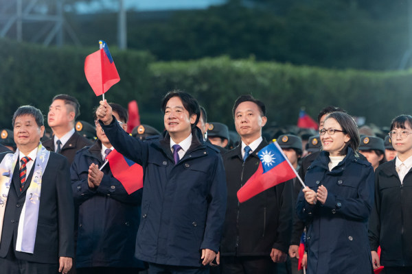 賴總統與蕭副總統出席元旦升旗典禮，與國人共同迎接新年。
