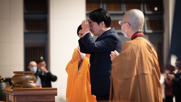 28日是除夕，賴清德總統晚間出席「法鼓山除夕撞鐘‧為世界祈福活動」。