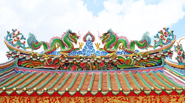 屋顶上 两条龙(16:9)