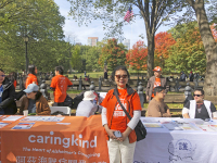 10月18日，CarringKing在中央公園主辦了第37屆公益步行籌款活動，參加活動的CarringKing成員合影。（攝影/看中國/Ryan)