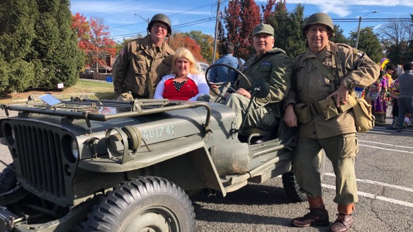 青年愛國者教育團體的花車。他們致力於提升弗州公立學校教育,透過歷史和公民課程培養下一代領導者。