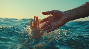 即將溺斃時的援手水中聽見「天籟之音」(圖)