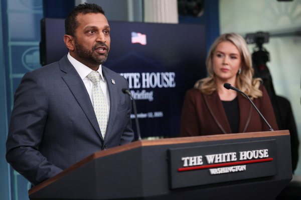 2025年11月12日,联邦调查局局长卡什・帕特尔在白宫布雷迪新闻发布厅举行的记者会上发言。