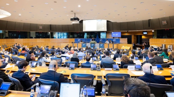 在IPAC布鲁塞尔2025年峰會結束之際，來自28個國家的議員就以下共同政策議程達成共識： 台灣海峽現狀 （Status Quo)、 關鍵原材料、西藏问题、南海问题和強制器官摘取（IPAC社群平台）(16:9)