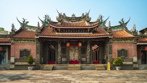 夢見廟神召喚修房頂,醒來看竟完工。