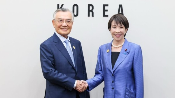 2025年亞太經濟合作會議(APEC)上,11月1日林信義在韓國慶州會晤高市早苗,雙方會晤約20分鐘。