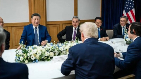 “川习会”在10月30于韩国釜山举行,会后白宫释出的照片中,出现中国国家主席习近平开怀大笑的照片