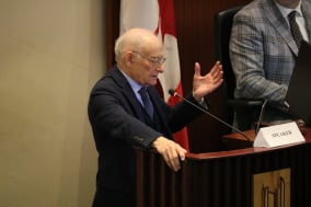 触目惊心人权律师麦塔斯亲历跨国镇压(图)