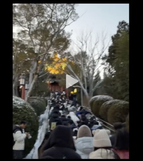 北京開始了無數民眾前往崇禎上吊處(組圖)