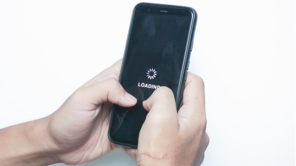 长期不关机对手机流畅度有影响