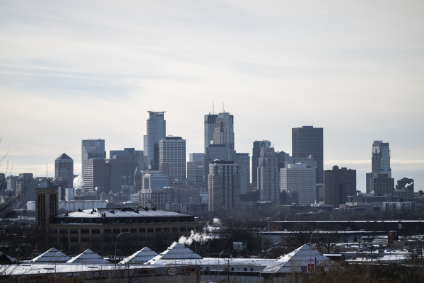 2025年12月4日明尼阿波利斯市中心的全景。