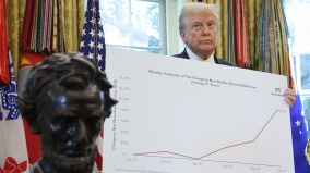 川普支持率回升通胀焦点改变选民态度(图)