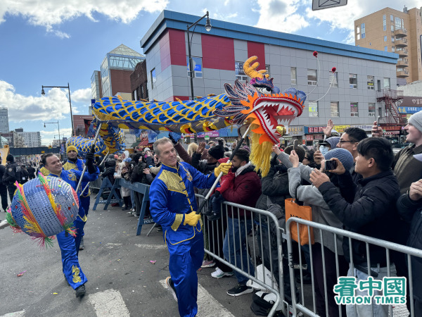 ​​​​​​​2025年2月1日，中國新年乙巳年大年初四，在紐約最大華人居住區法拉盛，紐約市舉行慶賀中國新年大遊行。