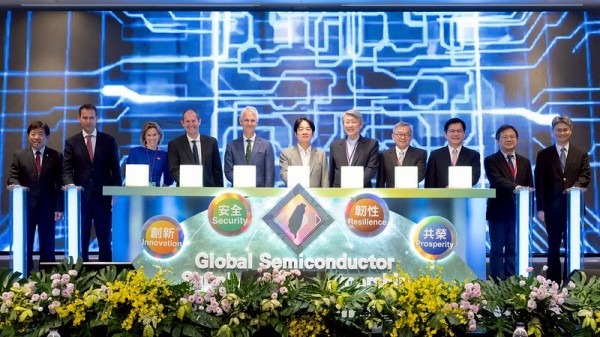 賴清德今天表示，半導體產業遭逢低價傾銷會導致創新無法持續，他勉勵廠商與國際合作。（圖片來源：總統府）