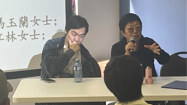 2025年5月27日，90后自媒体人多伦多方脸（左）在六四论坛上。（看中国摄）(16:9)