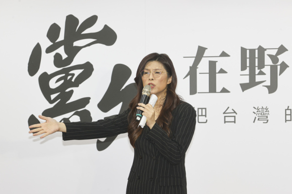 「黨外在野大聯盟」11日在台北舉行成立大會，前國民黨立委鄭麗文主持活動。