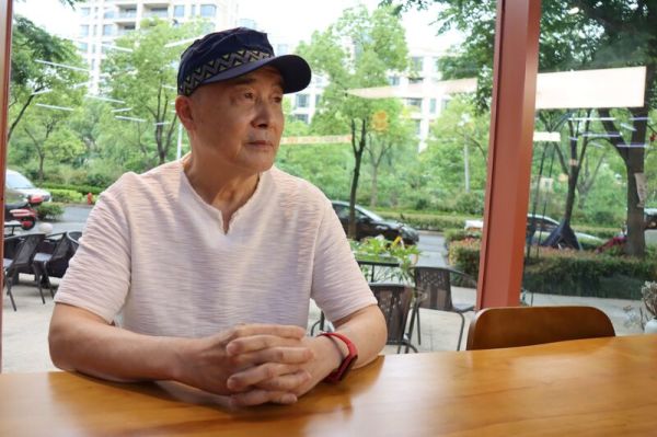 王力雄受訪時說，《黃禍》這本書出版30多年後，中國距離此書描寫的崩潰越來越近。（圖片來源：中央社）
