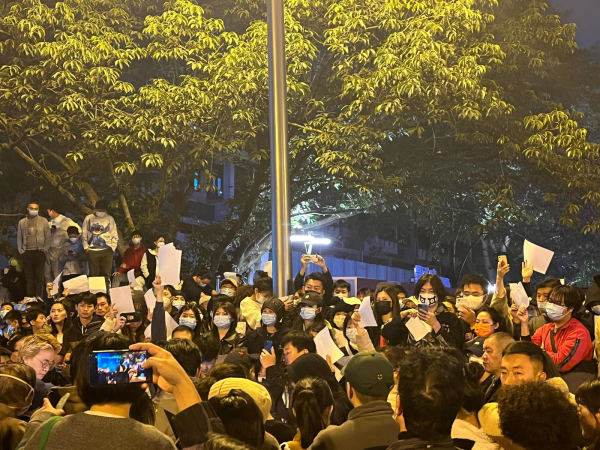 Hanly拍到的上海白紙革命場面。（本人提供）
