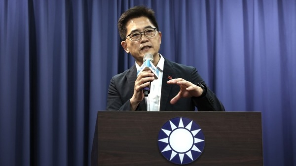 國民黨秘書長黃健庭17日下午出席記者會說，因國民黨提出的訴求未獲府方接受，已回覆不參加會議。（圖片來源：中央社）