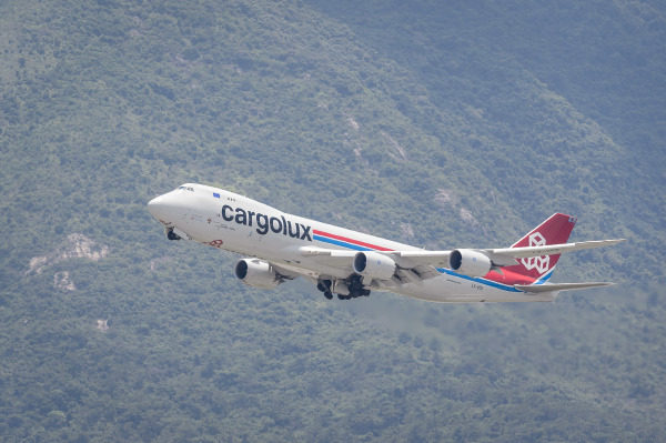 一架隸屬於盧森堡貨運航空公司（Cargolux）的波音747-8R7（F）貨機於2018年8月8日從香港國際機場起飛。