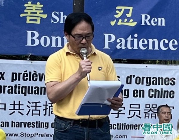法國法輪大法協會會長唐漢龍先生在集會上發言