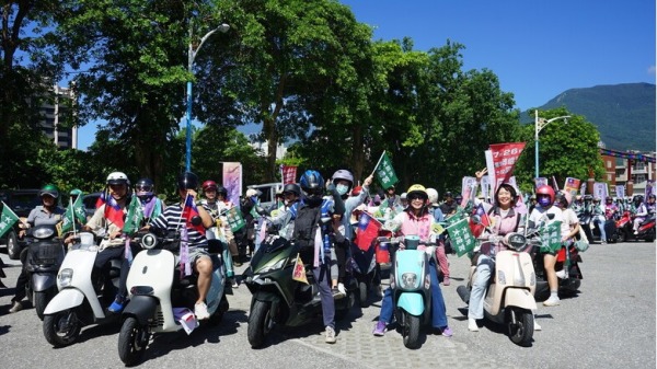 罷免投票倒數，花蓮縣罷免團隊25日集中火力掃街。
