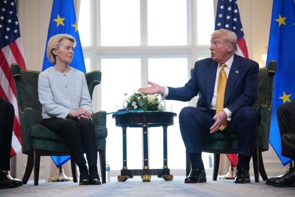 2025年7月27日：歐盟委員會主席烏爾蘇拉．馮．德萊恩（Ursula von der Leyen）於7月27日在蘇格蘭特恩貝裡的川普高爾夫球俱樂部會見美國總統唐納德．川普。