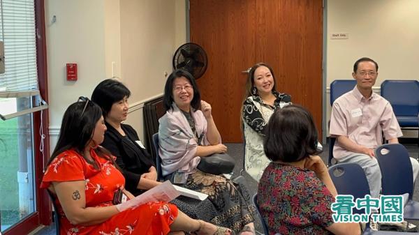 来自蒙古、印度和韩国等不同族裔社区的领袖在活动中分享讨论。