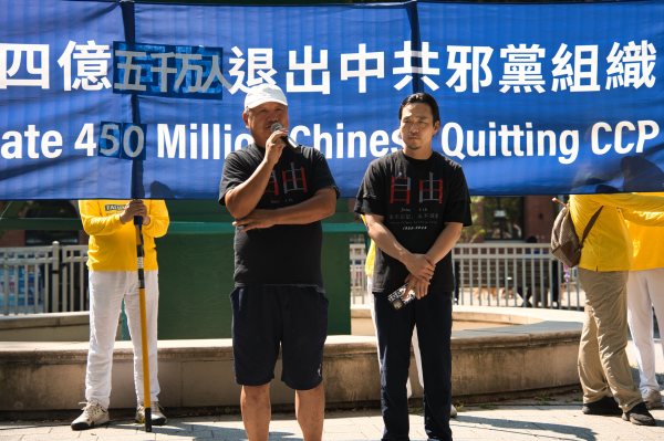 余厚强（左）发言
