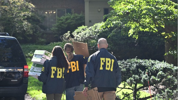 FBI突袭前国家安全顾问住所与办公室调查涉密文件(图)