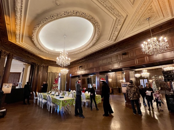 可容納100人就餐的正餐廳