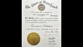 神韵巡演抵华府肯尼迪中心启幕马州州长恭贺神韵成立20周年(图)