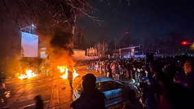 伊朗镇压恐酿6000死影片曝光法医中心尸体堆满停车场(图)