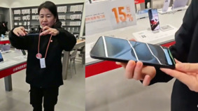 小米店員示範手機「抗摔耐震」結果尷尬了(圖)
