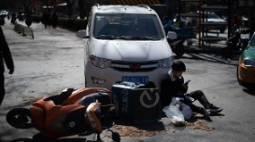 江蘇南通麵包車撞路人通報5死傷當地網民：胡說八道(圖)