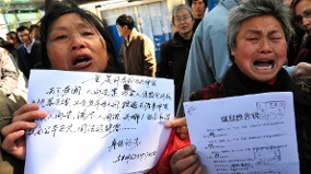 長城裸奔集體投河信訪局門口服毒10多億人被逼上「梁山」(圖)
