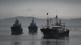 中國漁船闖東沙台海巡廣播驅離無效以水砲射擊(圖)