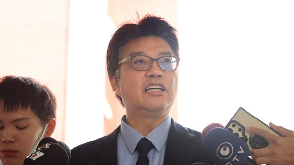 陆委会主委邱垂正6日在立法院院会前受访时表示，将积极增修“反渗透法”等法律强化法制，并建立全民指引，协助民众了解遭遇中共跨境镇压时如何取得协助。