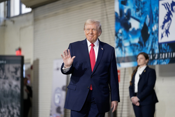 美国总统唐纳德・特朗普于2026年2月13日访问北卡罗来纳州布拉格堡的美国陆军基地。