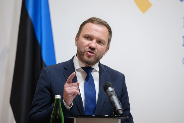 2025年10月27日:愛沙尼亞外交部長馬爾古斯.察赫克納與烏克蘭外交部長安德烈.西比哈(圖中未顯示)於2025年10月27日在烏克蘭基輔舉行聯合新聞發布會。