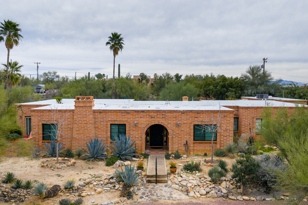 2026年2月16日,从空中俯瞰图森市南希・格思里的住所。