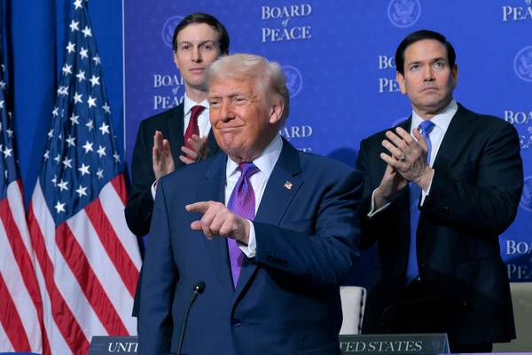 2026年2月19日,美国总统川普出席和平研究所和平委员会首次会议。