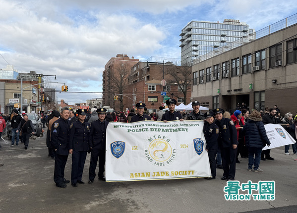 2026年2月21日是中国黄历丙午马年(火马年)大年初五,美国纽约黄历新年游行在最大的华人社区法拉盛中心区域盛大登场
