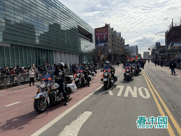 2026年2月21日是中国黄历丙午马年(火马年)大年初五,美国纽约黄历新年游行在最大的华人社区法拉盛中心区域盛大登场