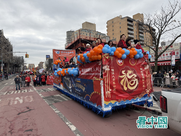 2026年2月21日是中国黄历丙午马年(火马年)大年初五,美国纽约黄历新年游行在最大的华人社区法拉盛中心区域盛大登场
