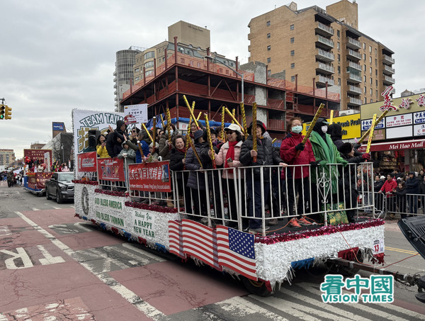 2026年2月21日是中国黄历丙午马年(火马年)大年初五,美国纽约黄历新年游行在最大的华人社区法拉盛中心区域盛大登场