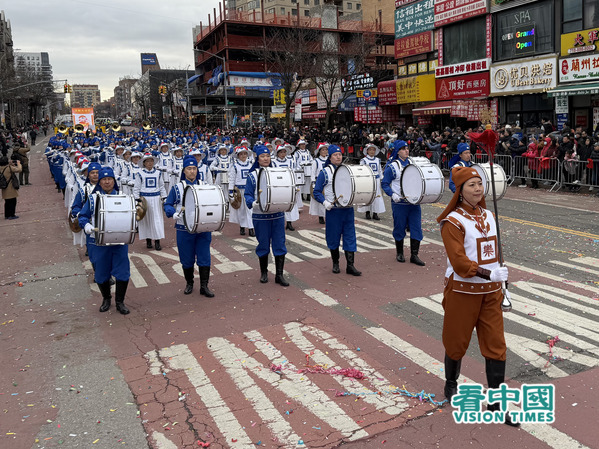 2026年2月21日是中国黄历丙午马年(火马年)大年初五,美国纽约黄历新年游行在最大的华人社区法拉盛中心区域盛大登场